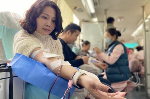 献血挽救同事生命|自治区公共资源交易管理局，真棒！